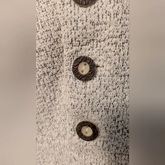 Vintage Walt Disney World Men's Gray Sweater with Embroidered Detail - Picture 4 of 6